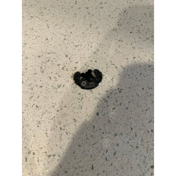 Disney Trading Pin - Stitch - Emoji Blitz - Heart Eyes - Picture 2 of 2